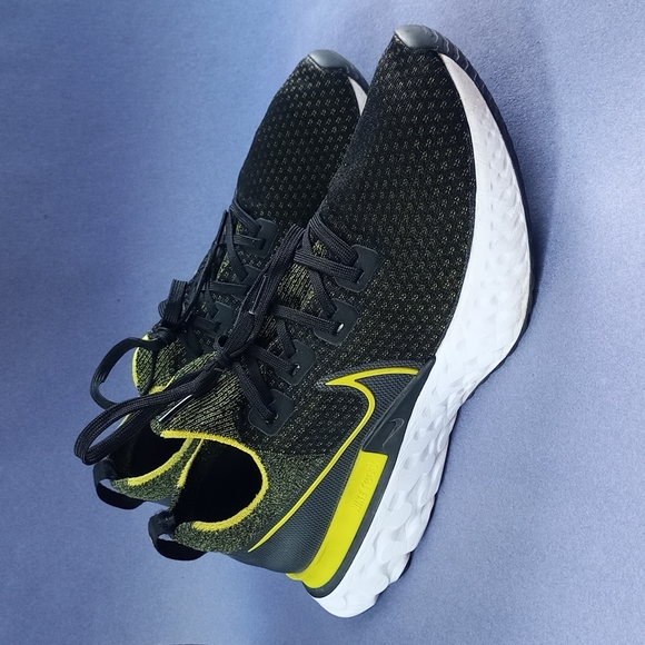 Nike React Infinity Run Flyknit Black Sonic Yellow Sneaker Shoe - Picture 2 of 7